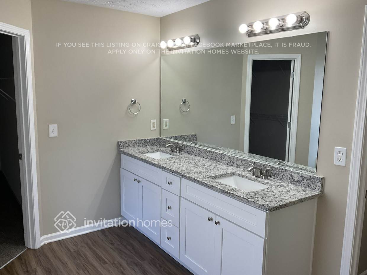 Building Photo - 7063 Skippingstone Way