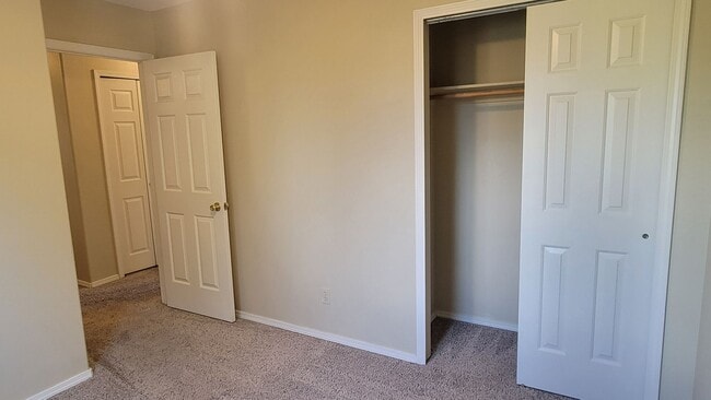 Building Photo - 4 Bed 3 Bath off Dublin/Powers w/AC- Avail...
