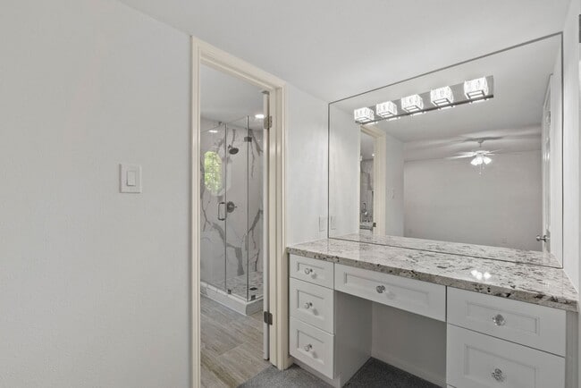 Building Photo - Stylish & Renovated Townhome in Prime West...