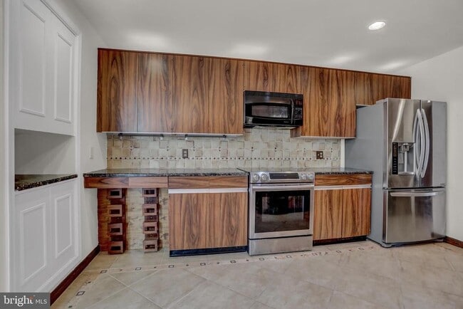 Building Photo - 2 Coldwater Ct