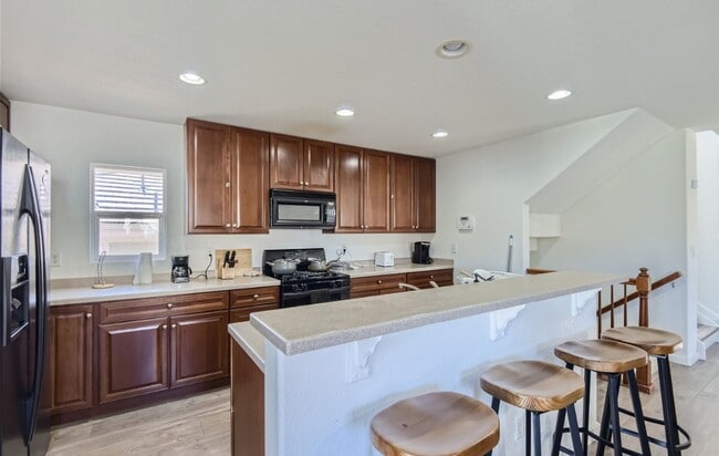 Building Photo - Huge room in a large shared home, private ...