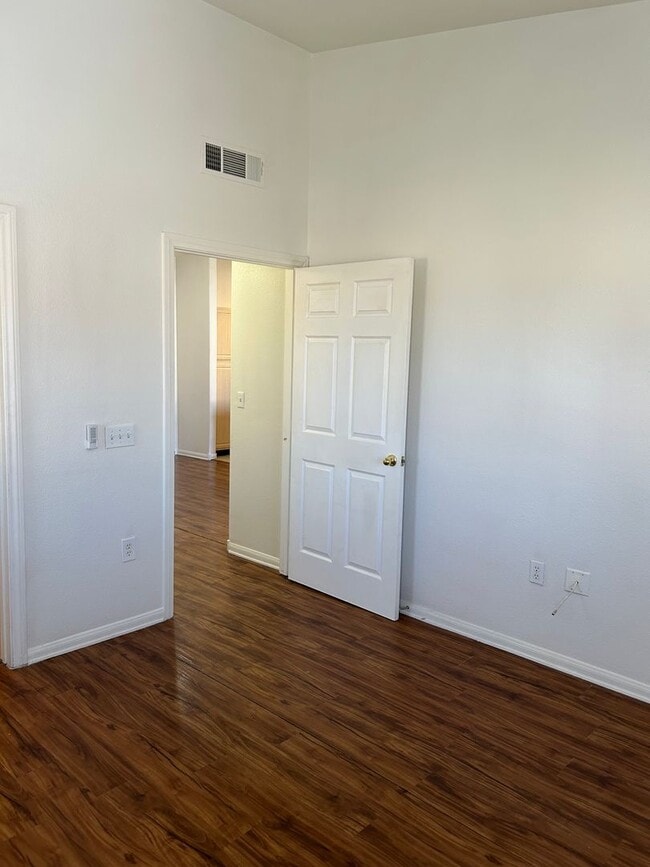 Building Photo - 1-Bedroom Condo in Gated Green Valley Community – Henderson