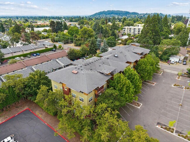 Building Photo - 400 NE 100th Ave