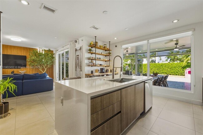 Building Photo - 10359 NW 67th Terrace