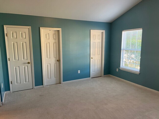 Building Photo - Pet-friendly, 3 Bedroom, 2 Bath Home with Fenced Yard in St. James School Area! Available in May!