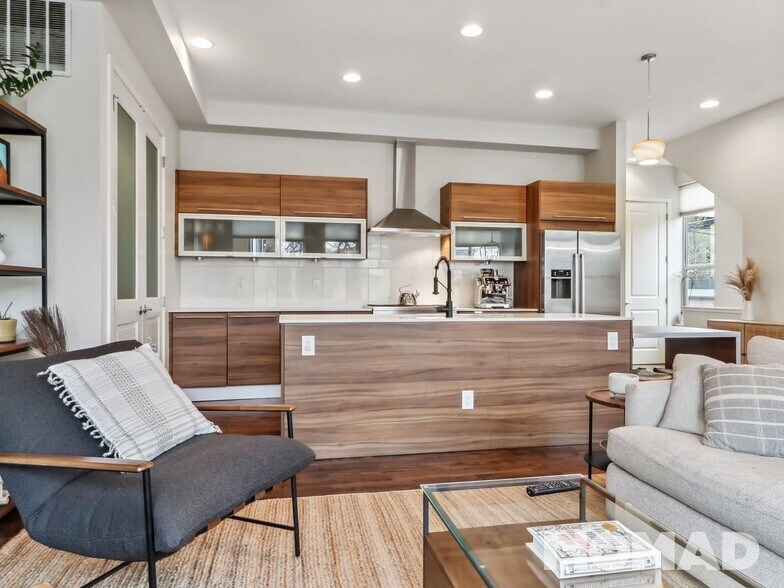 Building Photo - 3145 Vallejo St