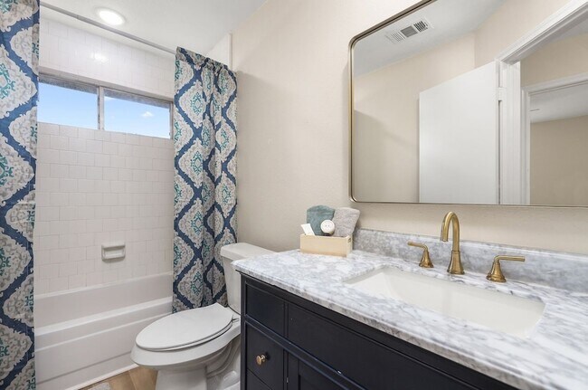 Building Photo - 3803 Redbud Dr