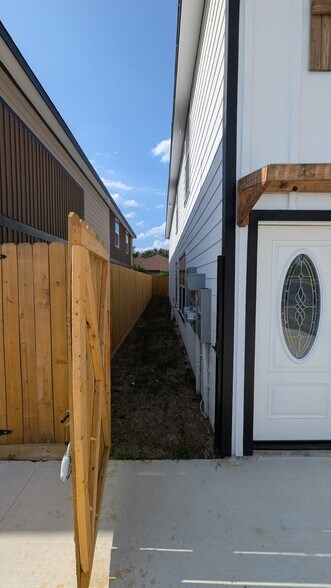 Building Photo - 2310 Wavell St