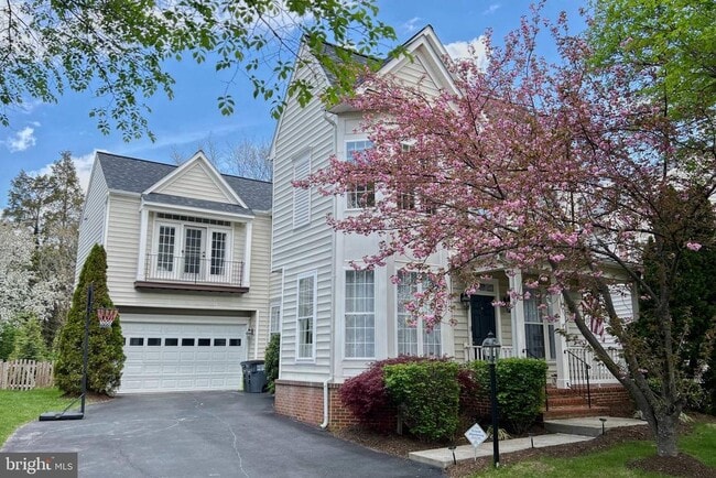 Building Photo - 40440 Milford Dr