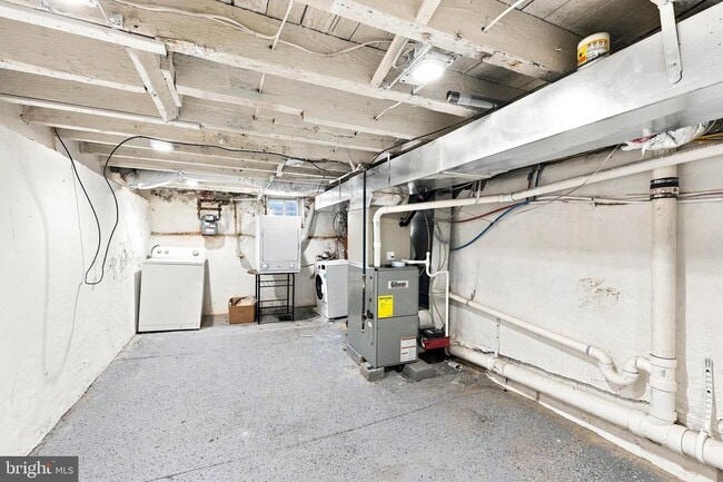 Building Photo - 2307 N Mascher St