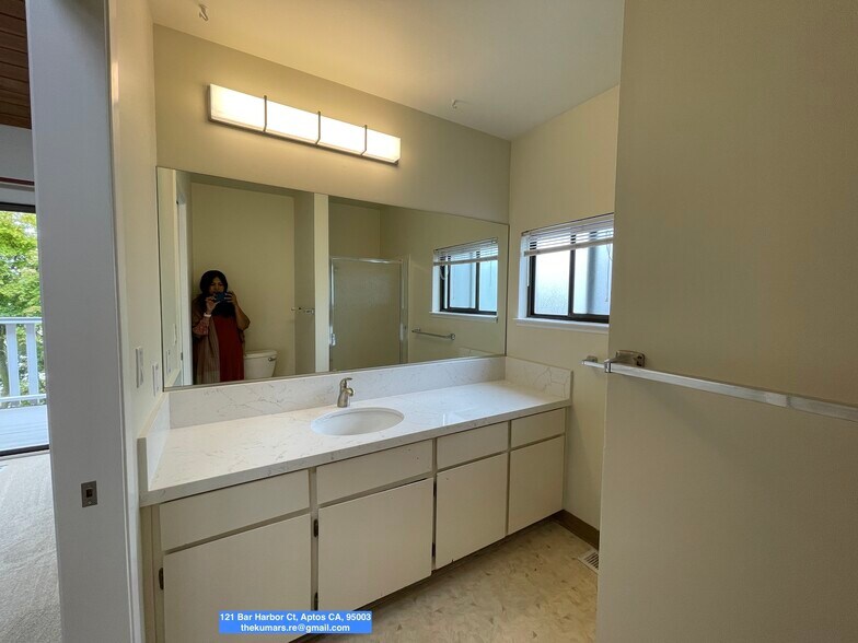 Master Bath (1) - 121 Bar Harbor Ct