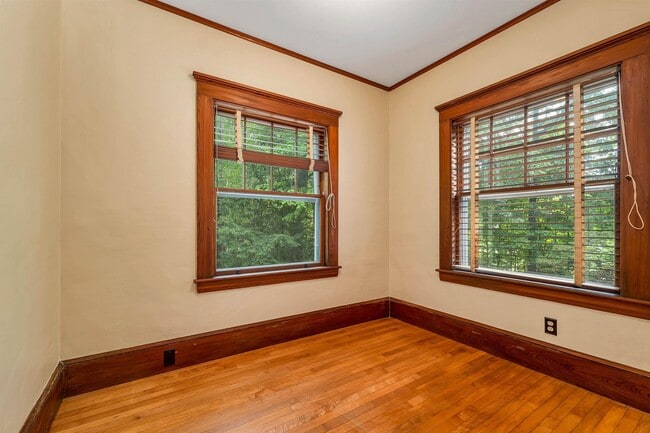 Building Photo - 44 Neighbors Row