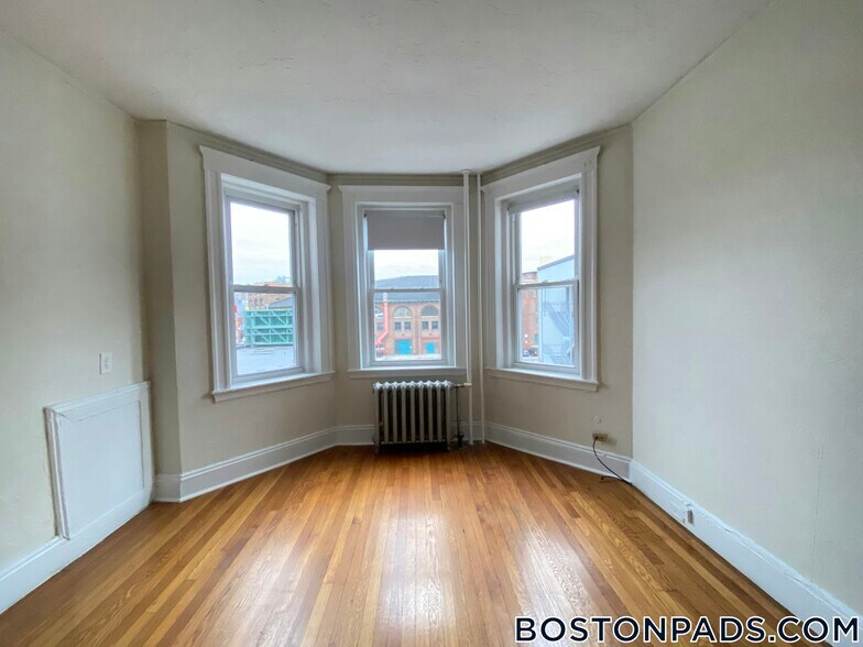 Building Photo - 1167 Boylston St