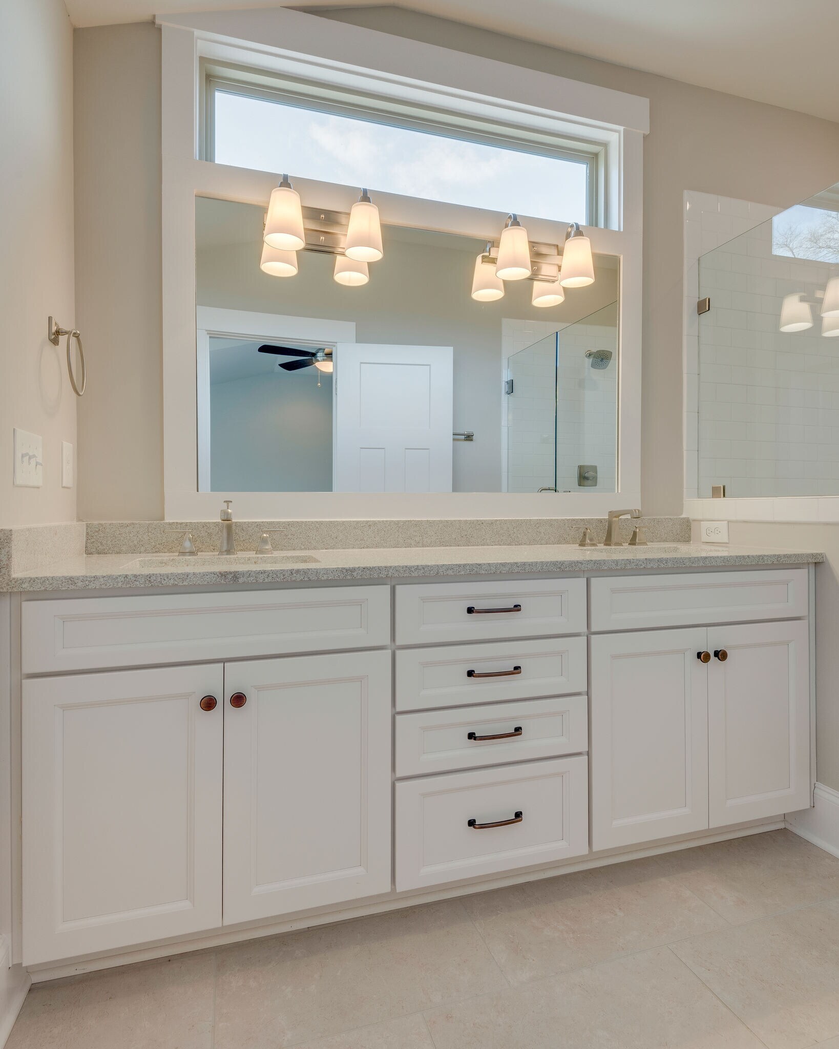 Private bath with dual vanities - 562 Stevenson St