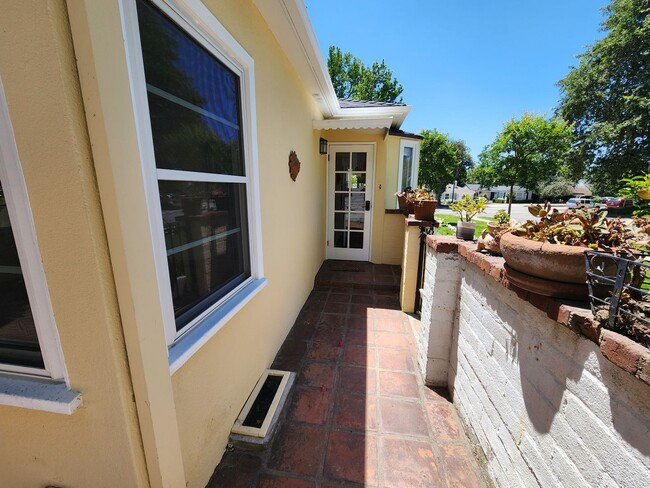 Building Photo - **COMING SOON**!! Gorgeous 3 beds | 4 bath...