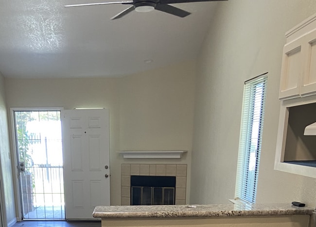 Building Photo - Newly Renovated Condo - In Beautiful Gated Community!