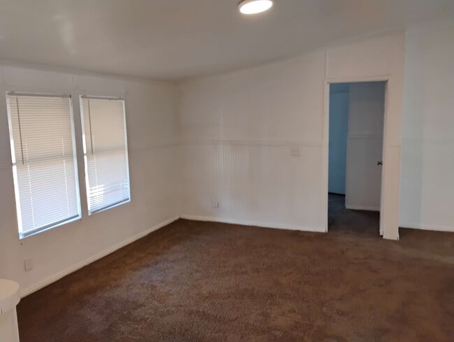 Building Photo - 121 Whiteface Dr