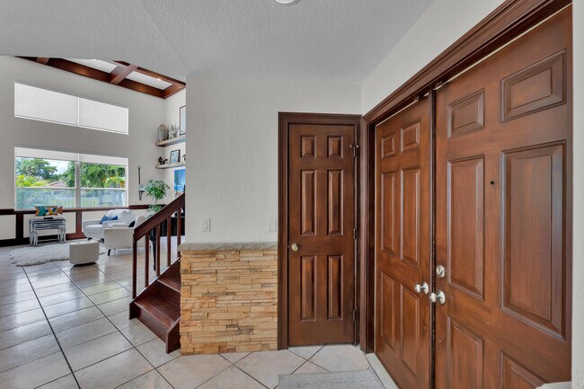Building Photo - 6362 Brava Way