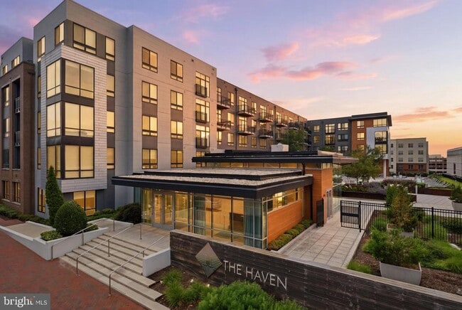 Building Photo - 145 Riverhaven Dr