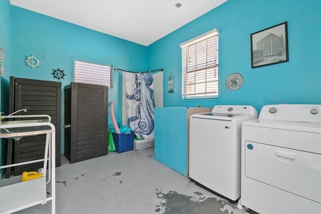 Building Photo - 3801 1st Ave S