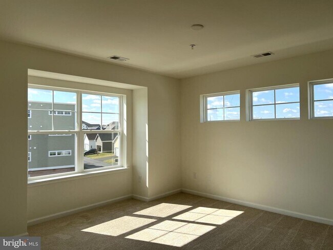 Building Photo - 24160 Port Ln