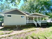 Building Photo - 3 Bedroom Home in Seneca, SC