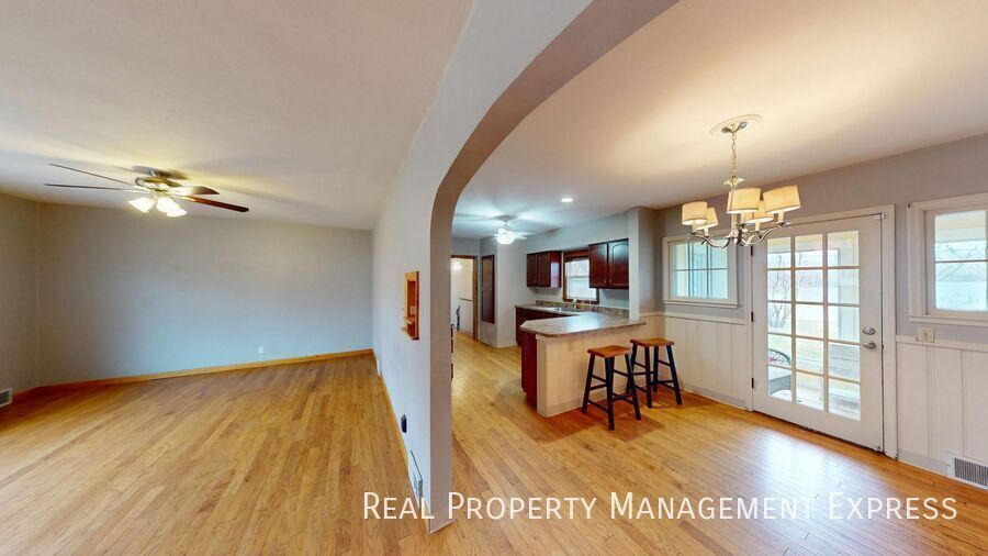 Building Photo - 4 Bedroom, 2 Bathroom Home for Rent in Sioux Falls