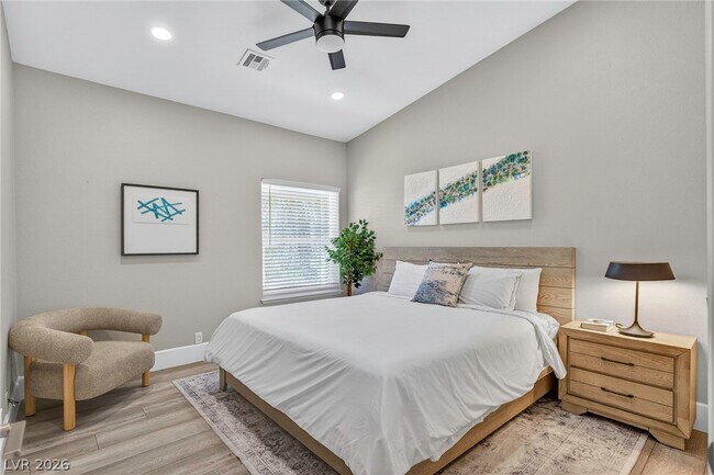 Building Photo - 363 E Robindale Rd