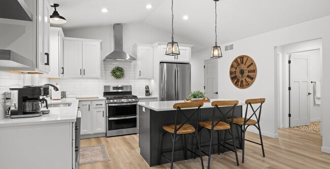 Building Photo - Furnished Home with Modern Amenities in Williamsburg