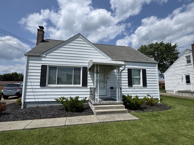 Building Photo - 241 Helena Dr