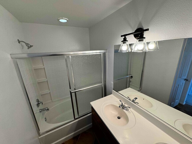 Building Photo - 16916 Hutchins Landing