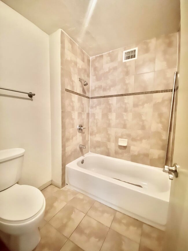 Building Photo - 4433 N Stanton St