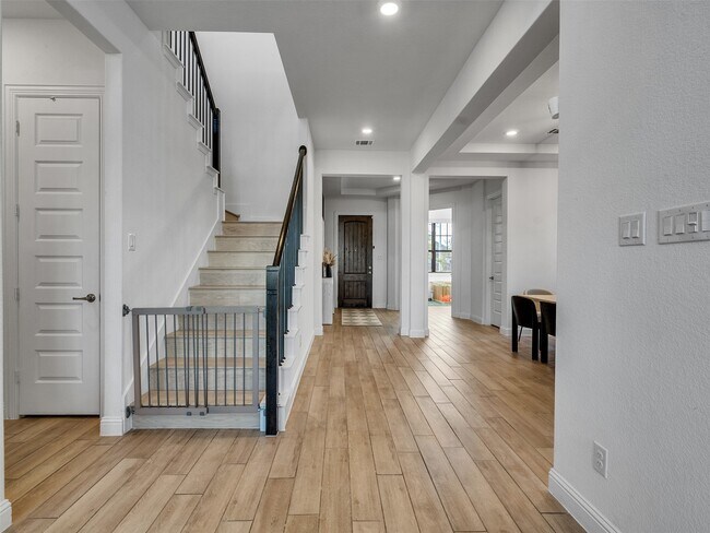 Building Photo - 913 Goose Creek St