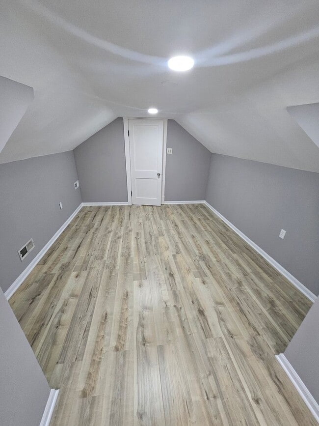 Building Photo - 6136 S Richmond St