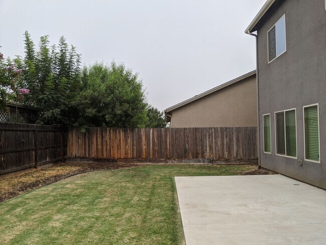 Building Photo - Newer construction home with open floor plan and nice upgrades. Clovis unified schools.