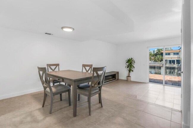 Building Photo - 3827 NE 166th St