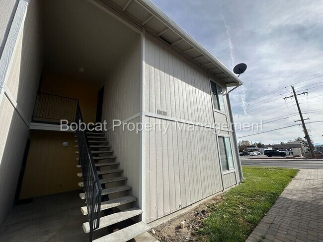 Primary Photo - 400 S Saliman Rd