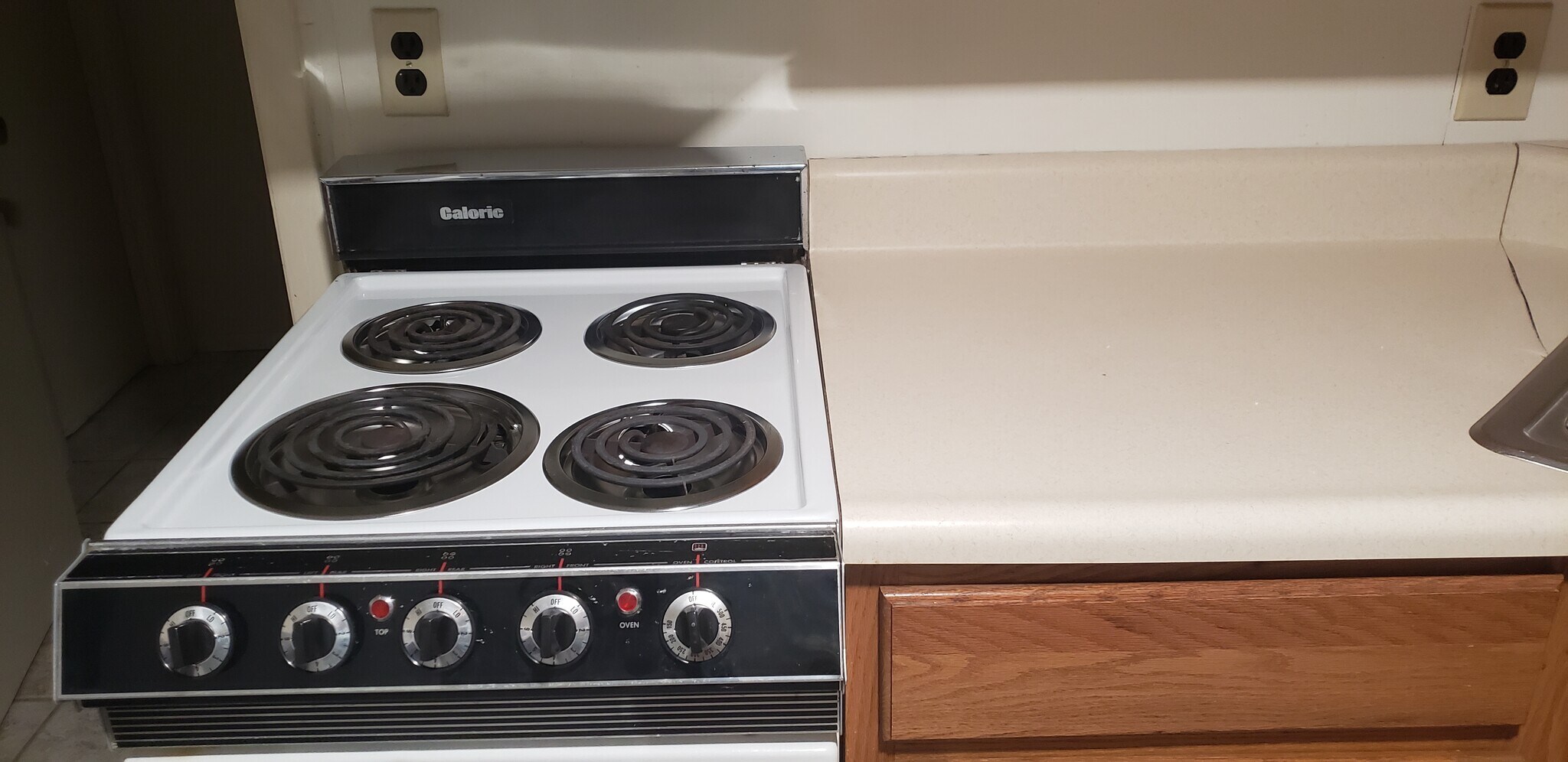 Range and oven countertops - 1016 S Franklin St