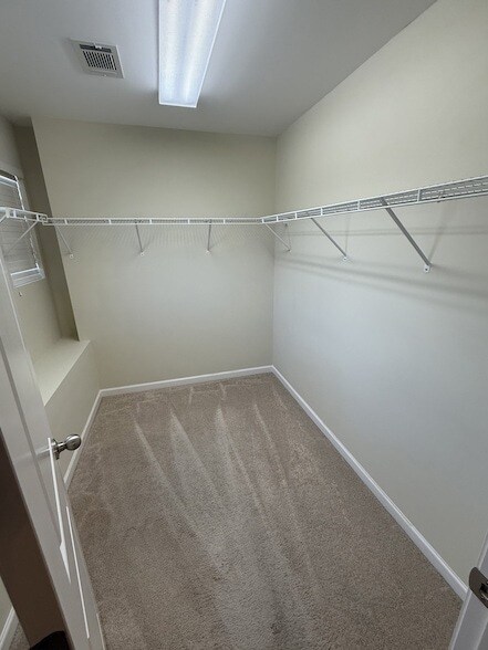 Building Photo - 1629 Robindale Dr