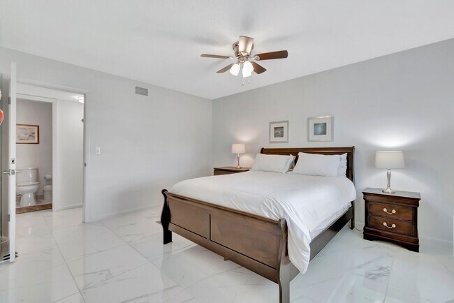 Building Photo - 1182 S Drive Cir