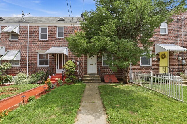 Building Photo - Cozy 2 Bedroom House Available Now!