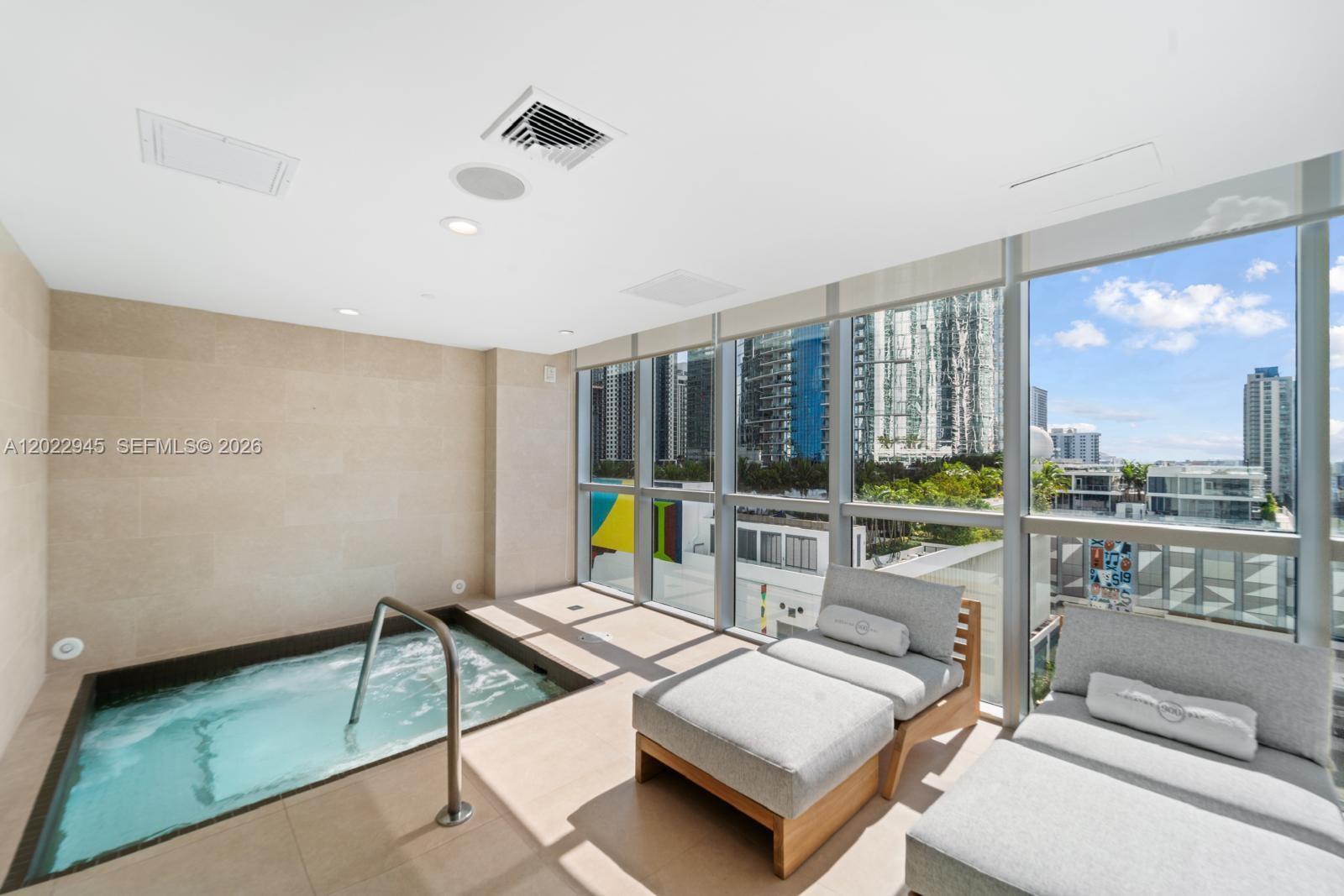 Building Photo - 900 Biscayne Blvd
