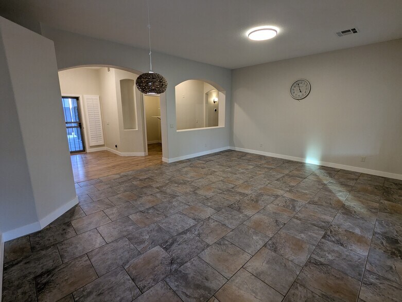 Building Photo - 267 E Smoke Tree Rd