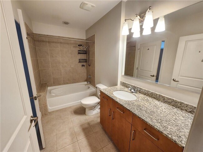 Building Photo - 44 Peachtree Pl NE