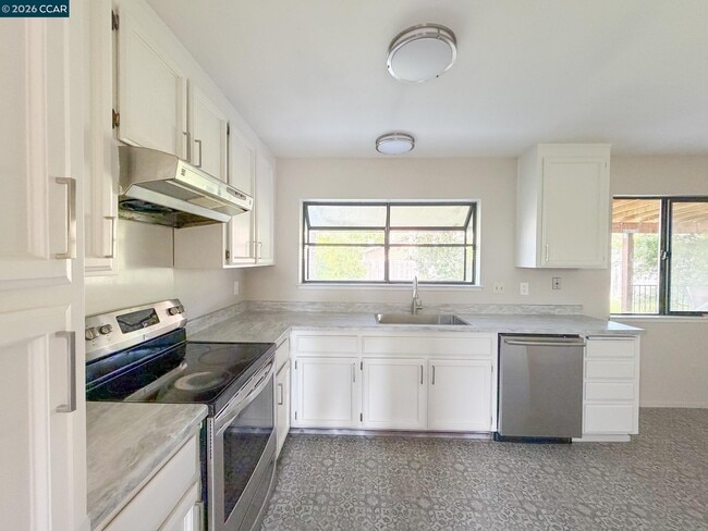 Building Photo - 118 Meadowlark Way