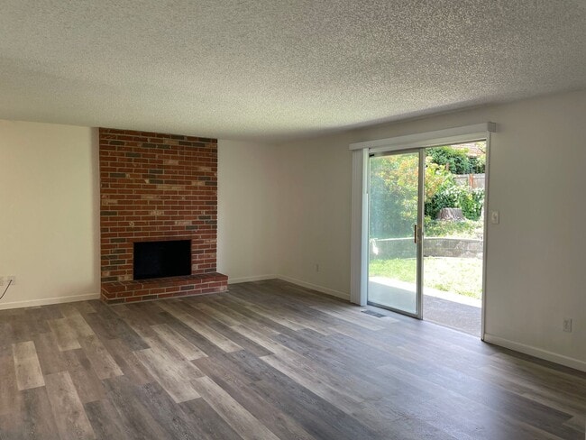 Building Photo - 581 N Wexford Cir