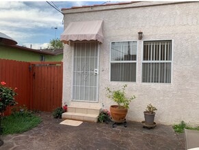 Building Photo - 628 W Lexington Dr