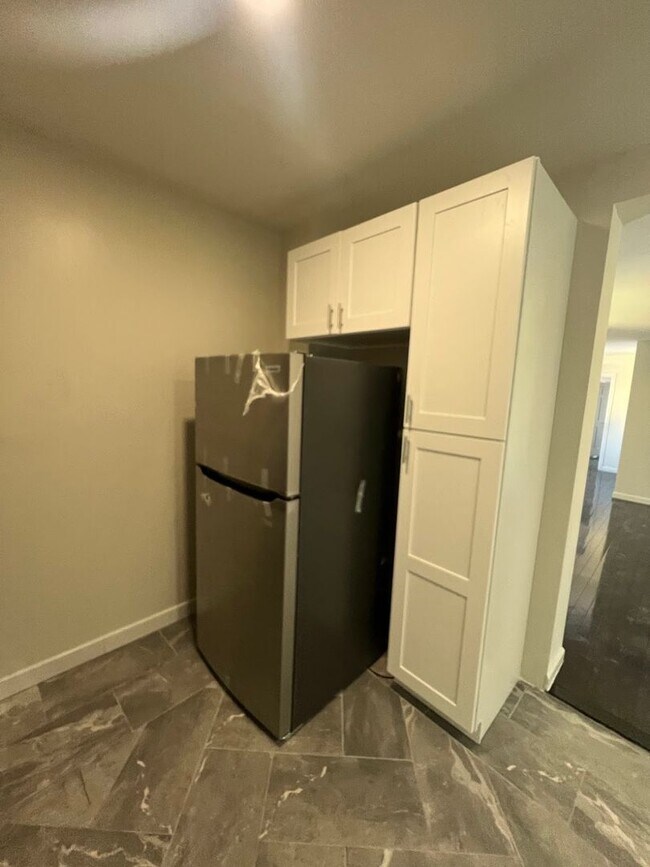 Building Photo - 648 S 17th St