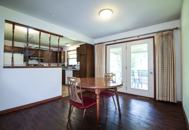 Building Photo - 1832 Ranser Rd