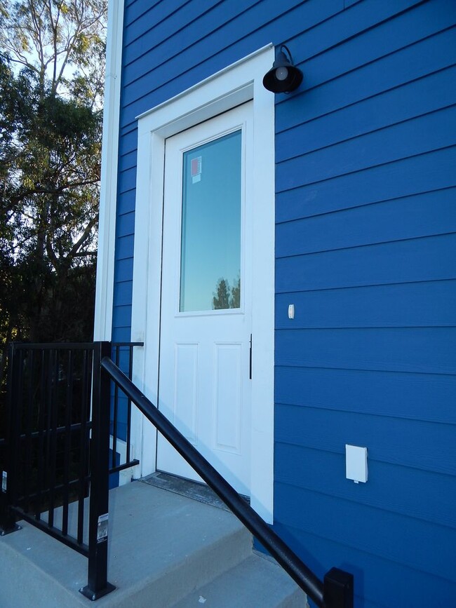 Building Photo - 455 La Paloma Rd